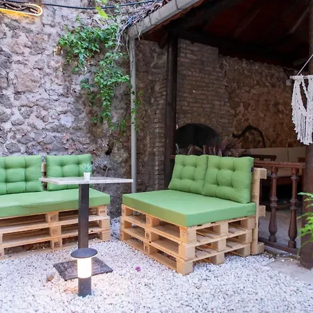Casa Maria Hotel *