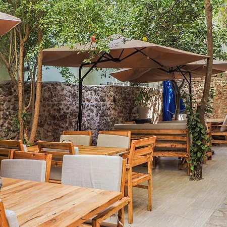Casa Maria Hotel *